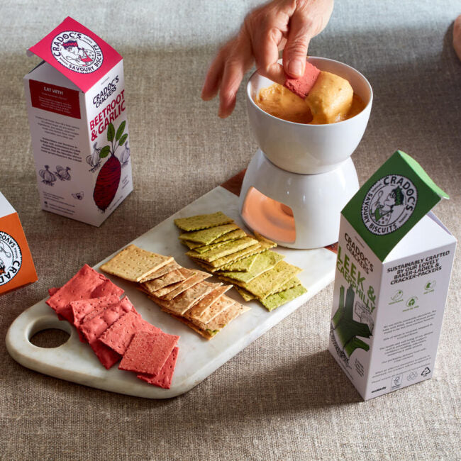 Cradoc's Beetroot and Garlic Crackers 80g